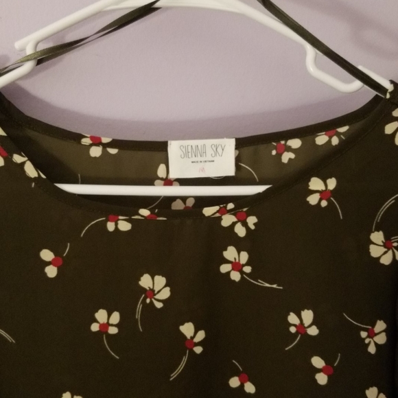 Floral flowey long sleeve top - Picture 3 of 3
